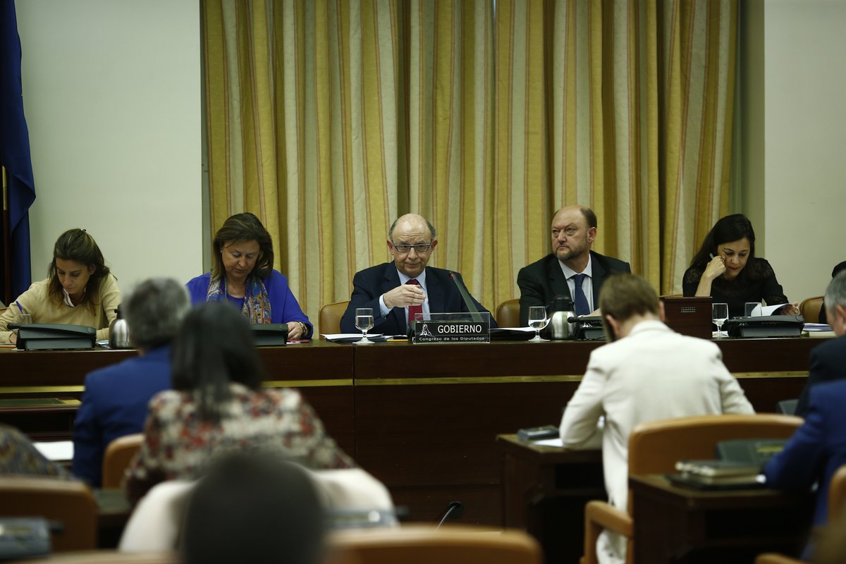 Enquesta: Qui penseu que té més responsabilitat en el desviament dels objectius de dèficit?