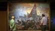 Jordi Millet i Nicolau Domingo admiren la gran tela d'Antoni Estruch ‘L'Onze de Setembre del 1714' al Museu d'Història de Catalunya Foto:JUANMA RAMOS