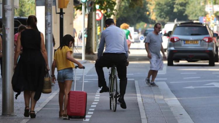 Conviure vianants, bicicletes, cotxes i cada cop més amb altres mitjans de transport a la via pública sovint resulta complex.