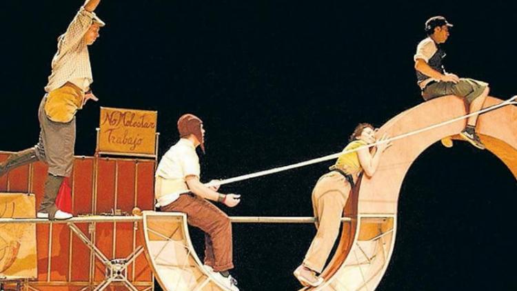 Els professionals de les arts, especialment els de les arts escèniques, han de fer molts equilibris per mantenir-se en la seva carrera professional.